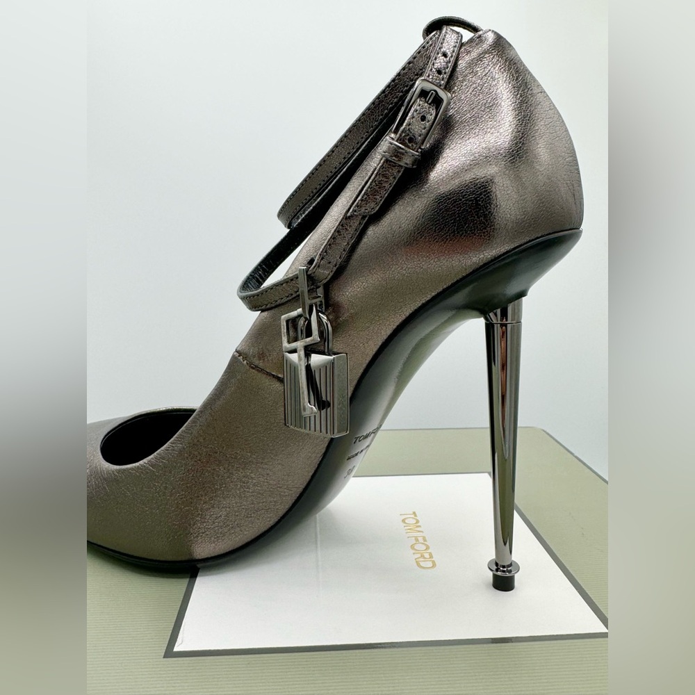 NWT Tom Ford Padlock Laminated Pump Heels “Gunmetal” sz 38 / UK 5 Sold Out - Picture 9 of 17